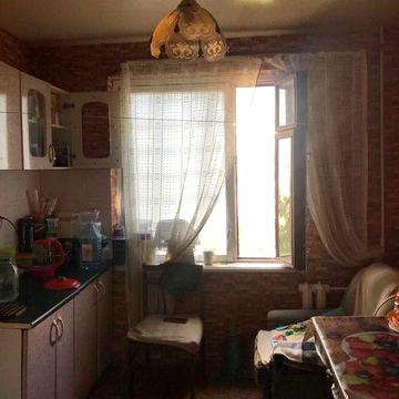 продам  3-х  комнатную квартиру