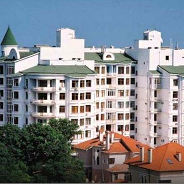 Продам 2 комнатную квартиру на ул.Азарова 13. Цена с паркингом.