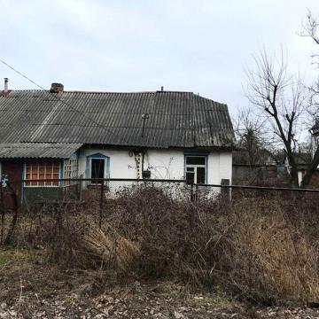 Продам 2/3 дома недалеко от центра