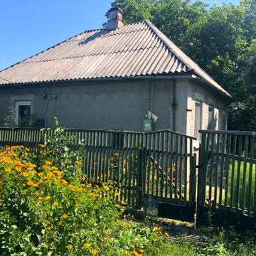 Обменяю дом ( под ремонт) на квартиру однокомнатную