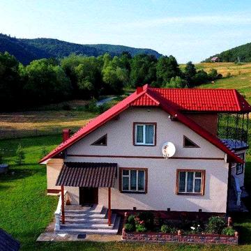 Продається будинок з ділянкою і меблями