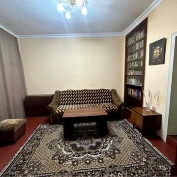 Продаж 2-кімнатної квартири в центрі міста (вул. М. Заньковецької)