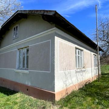 Продається будинок з земеньним учаском