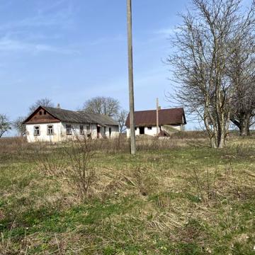 Продам два будинки на земельній ділянці 1.8 га