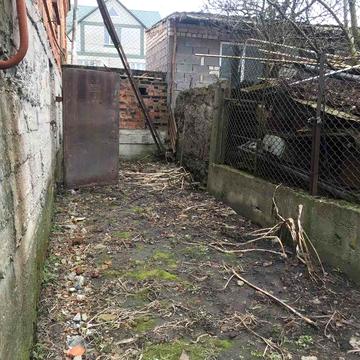 Просторий будинок з власним подвірям у Хмельницькому