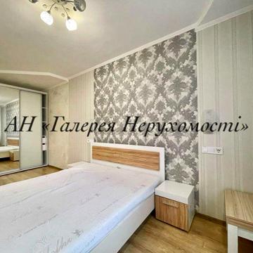 Продам 3 - кімнатну сучасну квартиру в центрі!