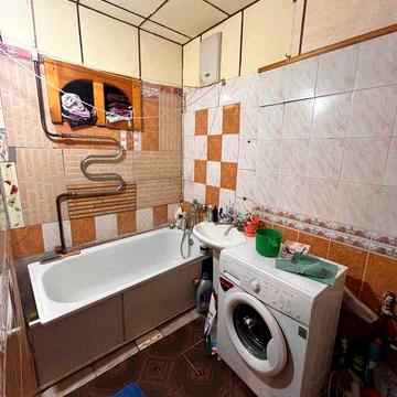 ТОП 2К в хорошому районі, середній поверх, без сплати комісійних