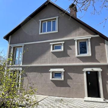 Продам новий маєток під Києвом на великій ділянці