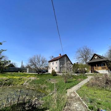 Продам новий маєток під Києвом на великій ділянці