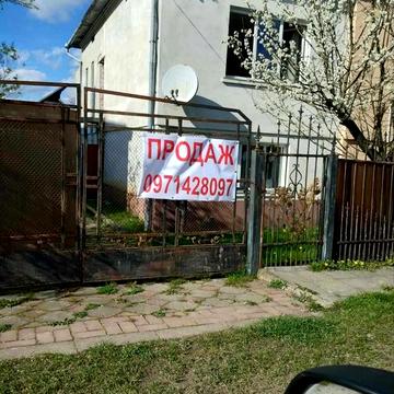 Продаж будинку-спарки Наварія