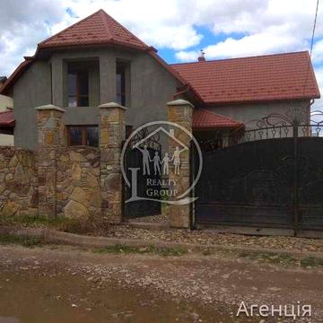 Продам маєток з ДВОМА БУДИНКАМИ на ЕЛІТНІЙ вулиці. Самбір.