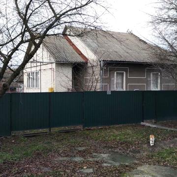 Будинок з інфраструктурою та 25 сотками землі.