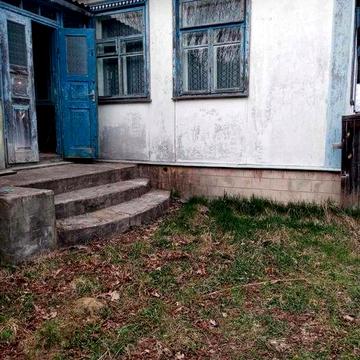 будинок у селі Глибочок