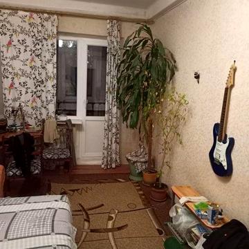 Продам 3-х кімнатну квартиру по вулиці Військбуд
