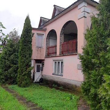 Cімейний будинок на Закарпатті Мукачівському районі, селі Дерцен