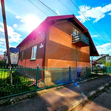 Продається добротний житловий будинок в центр. частині  м.Стрий...