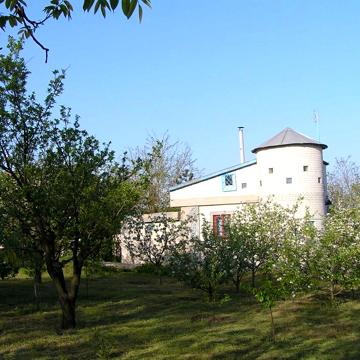 Дача, гараж довжиною 10 м., ділянка 20 сот., до заливу Дніпра 260 м.