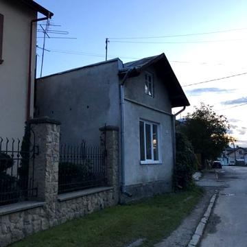 Продам приватний будинок з гаражем в центрі м.Дрогобич