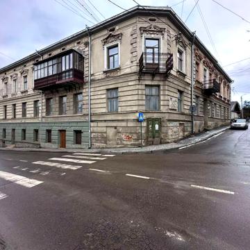 Квартира з ремонтом та гаражем  в центрі Коломиї))