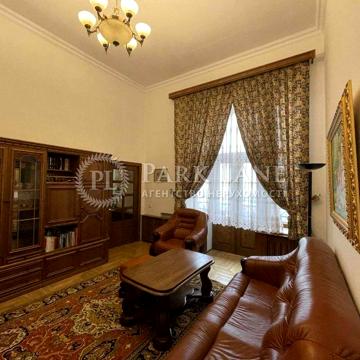 Продаж 3к в історичному центрі столиці В Житомирська 8а