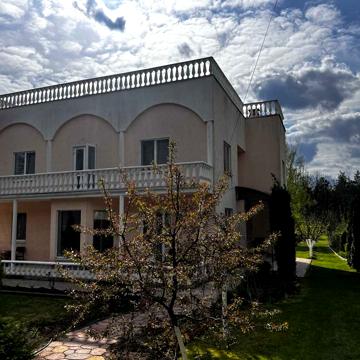 Будинок в м Березань, площа 220 м2, ремонт, ставок, баня, ліс