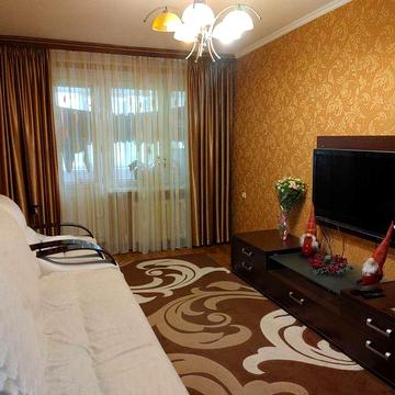 Поділ 3 кімнатна квартира з ремонтом меблями та побутовою технікою.