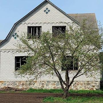 Продається новобудова в незавершеному стані.