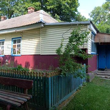 Продається будинок в центрі громади