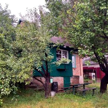 Реальний гарний дачний будинок біля річки чекає на вас.