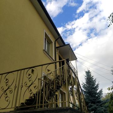 Шептицького, 10