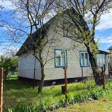 Простора 2-х поверхова дача в с/т Хімік, 6 соток