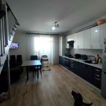 Продам 2 кімнатну квартиру по вулиці Незалежності, підходить Є Оселя.