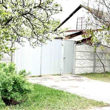 Продам полдома в районе завода Шевченко  со своим двором
