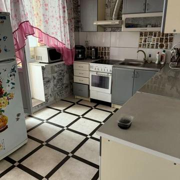 Продам двокімнатну квартиру (район дитячої поліклініки) ВЛАСНИК