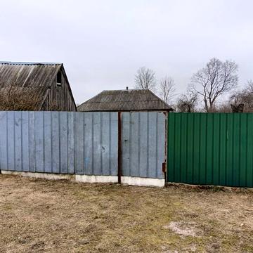 Будинок із присадибною ділянкою