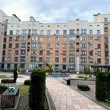 Петрівська вул., 1