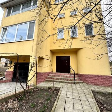Продаж двоповерхового будинку .12сот Землі.Розташування Червоні Гори.
