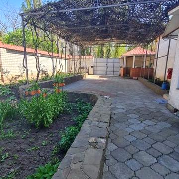Продам квартиру- дом Леваневців,  Свій двір, Гараж, сауна