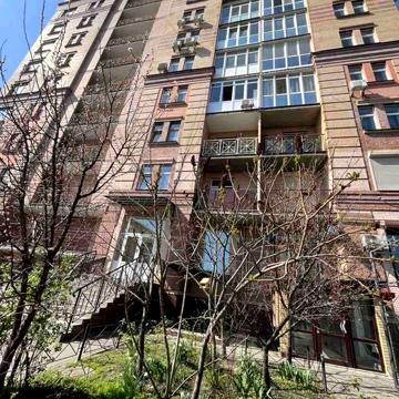 Продам велику 2-во кімнатну квартиру в самому центрі Ірпеня.