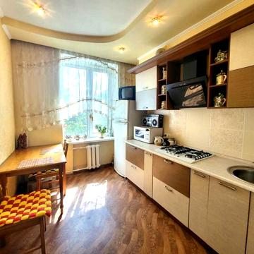 Продаж 2-х к.кв. ЦЕНТР міста вул. 12 Квітня буд.№5 (4 поверх).