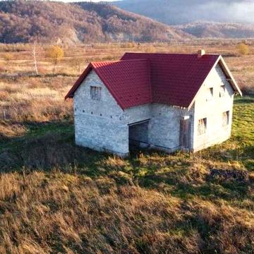 Недорого продається новозбудований будинок біля підніжжя Карпат...
