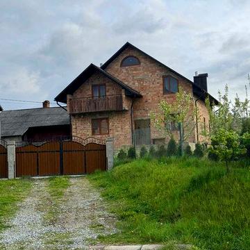 Окремий сучасний будинок з великою зем. ділянкою, с. Валя Кузьмина