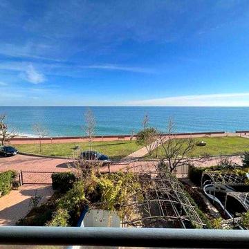 Таласса с бассейном и сауной в Совиньоне