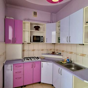 Леся Курбаса вул., 4