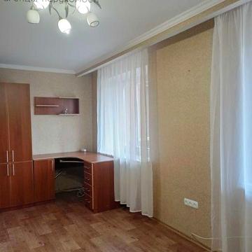 Простора 2-кімнатна з автономним опаленням