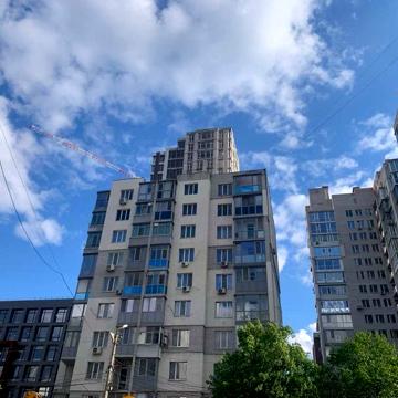 Успенская площадь.Продам 4к кв. 115 м2 в Центре. После строителей.