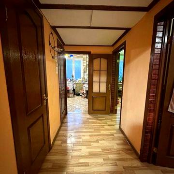 Продається простора 4-кімнатна квартира Озерна 28295