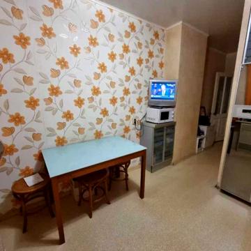Продаю чотирьохкімнатну квартиру на проспекті Миру (Південна).