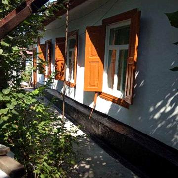 Продаж будинку з ділянкою