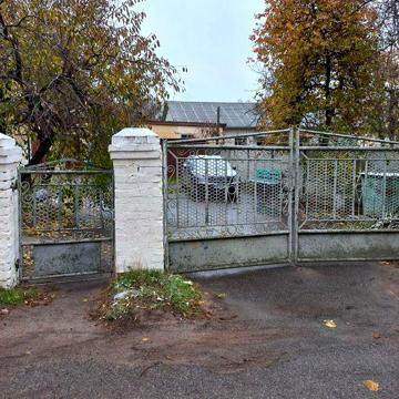 Простора квартира з окремим закритим двориком